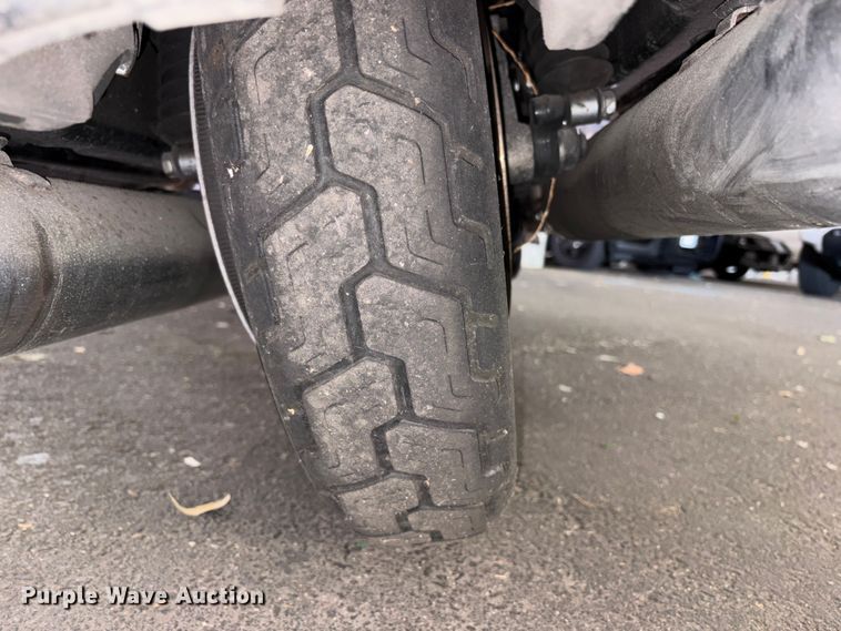 image for item ET0528 2005 Harley-Davidson Police Road King motorcycle