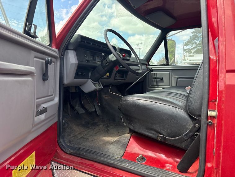 image for item ET2152 1997 Ford F-700 fire truck