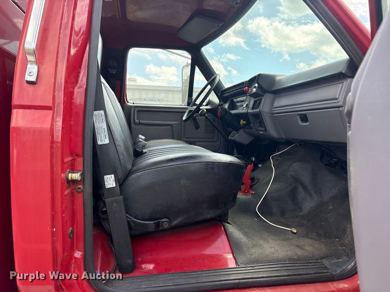 image for item ET2152 1997 Ford F-700 fire truck