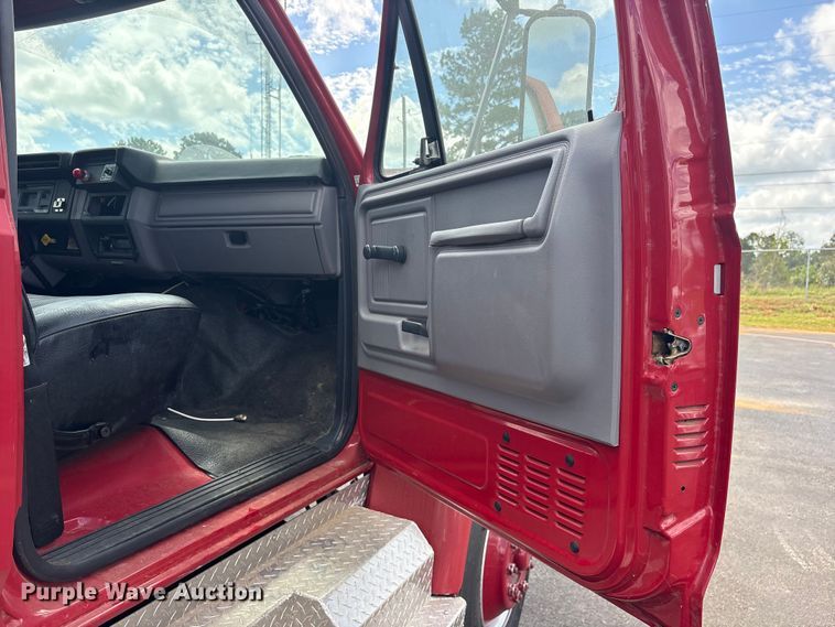 image for item ET2152 1997 Ford F-700 fire truck