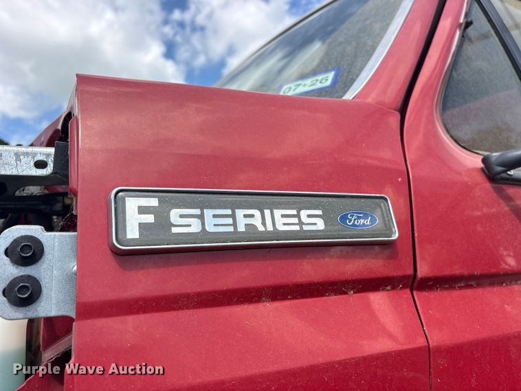 image for item ET2152 1997 Ford F-700 fire truck