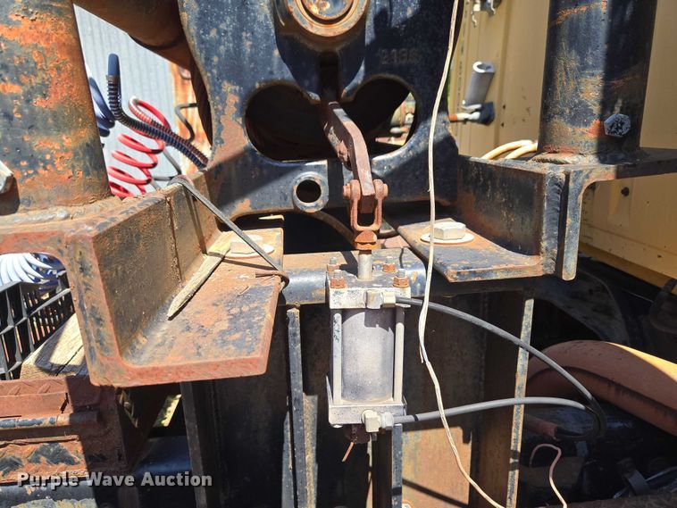 image for item ET5166 1987 Ford LT9000 winch truck
