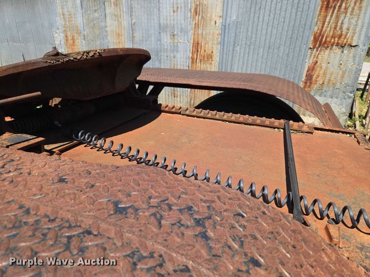 image for item ET5166 1987 Ford LT9000 winch truck