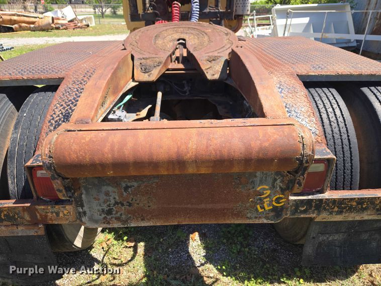 image for item ET5166 1987 Ford LT9000 winch truck