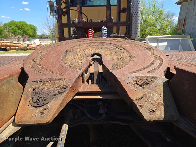 image for item ET5166 1987 Ford LT9000 winch truck