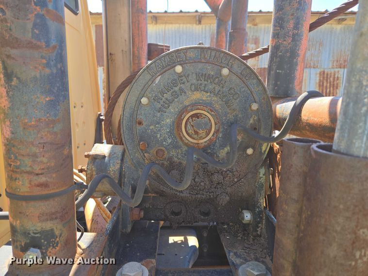 image for item ET5166 1987 Ford LT9000 winch truck