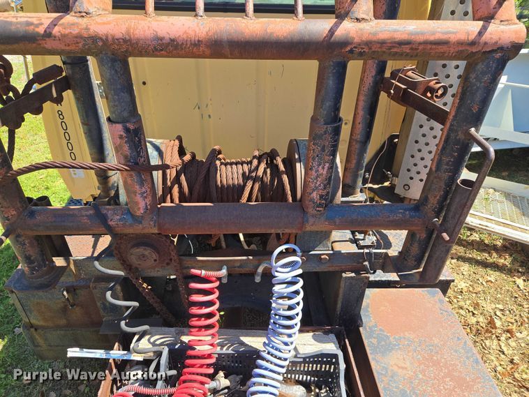 image for item ET5166 1987 Ford LT9000 winch truck