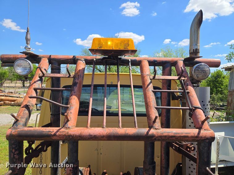 image for item ET5166 1987 Ford LT9000 winch truck