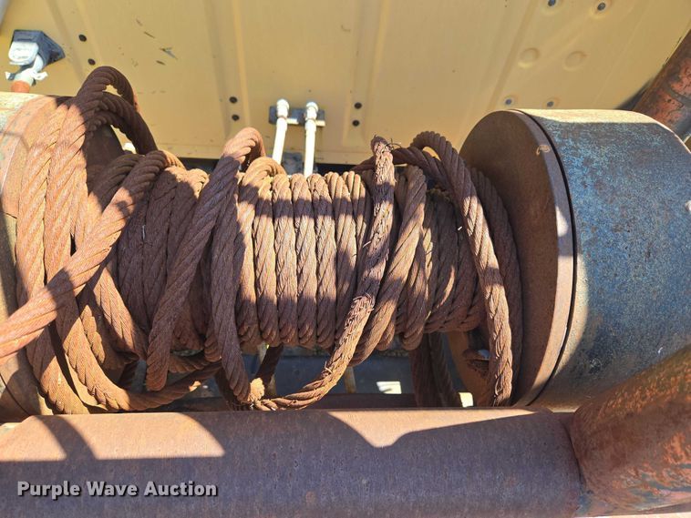 image for item ET5166 1987 Ford LT9000 winch truck