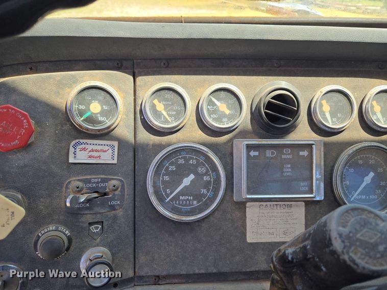 image for item ET5166 1987 Ford LT9000 winch truck
