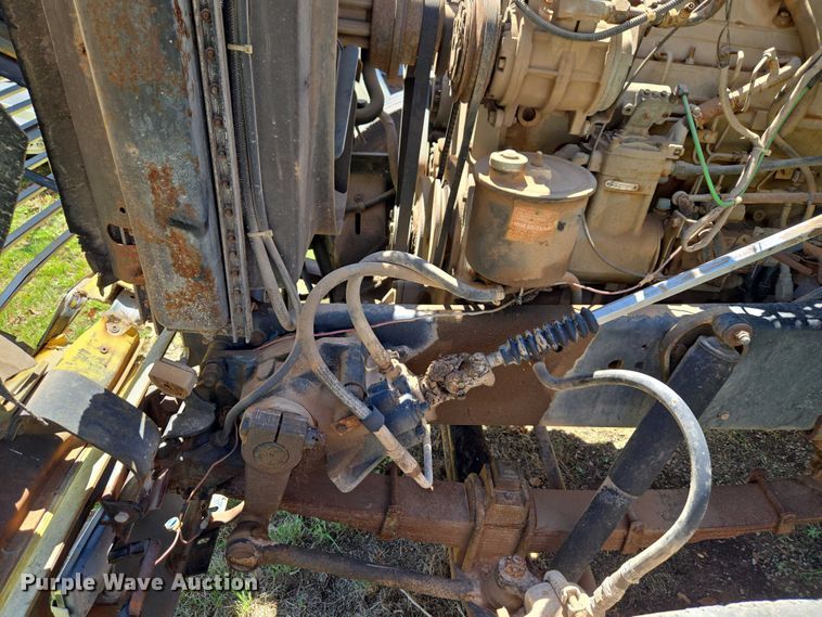 image for item ET5166 1987 Ford LT9000 winch truck