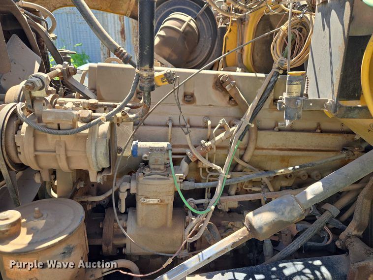image for item ET5166 1987 Ford LT9000 winch truck