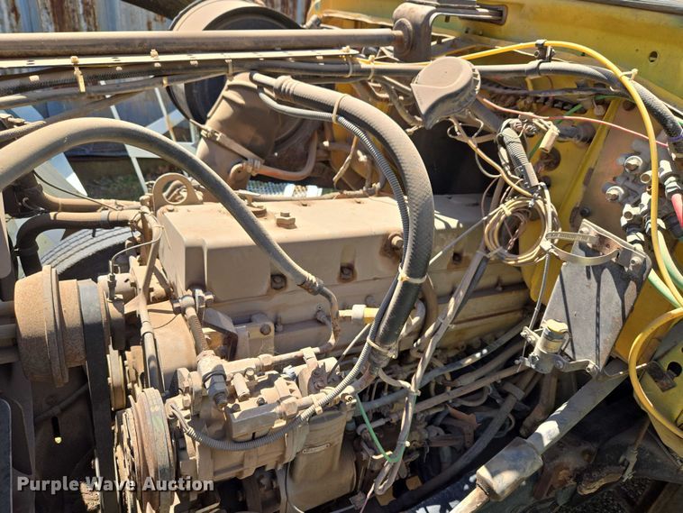 image for item ET5166 1987 Ford LT9000 winch truck