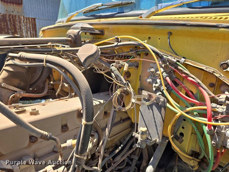 image for item ET5166 1987 Ford LT9000 winch truck