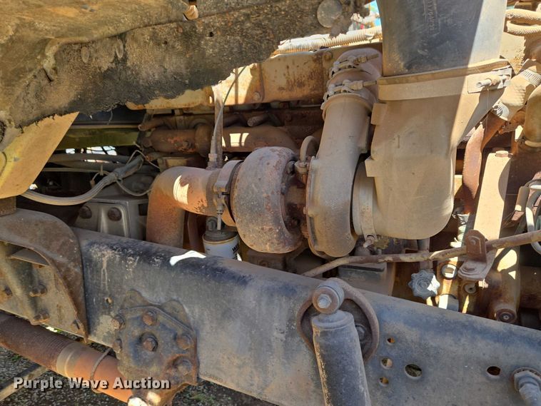 image for item ET5166 1987 Ford LT9000 winch truck
