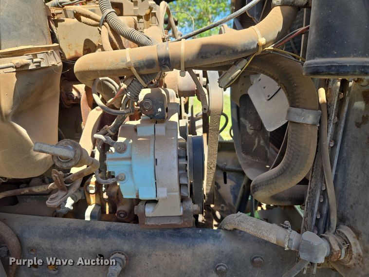 image for item ET5166 1987 Ford LT9000 winch truck