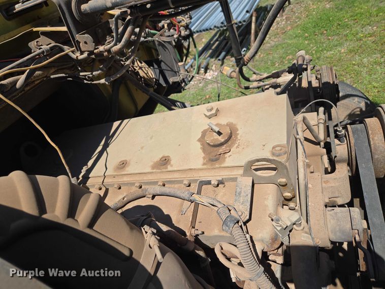 image for item ET5166 1987 Ford LT9000 winch truck
