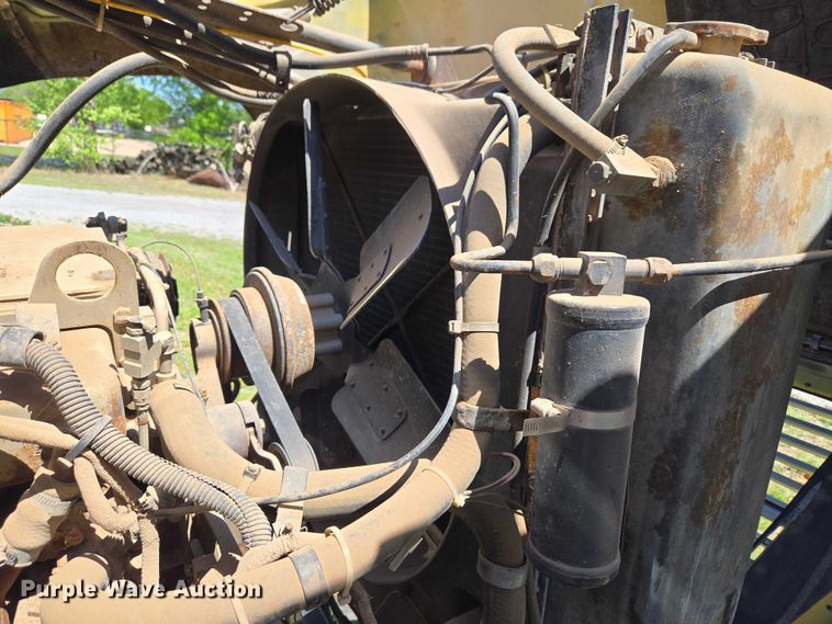image for item ET5166 1987 Ford LT9000 winch truck