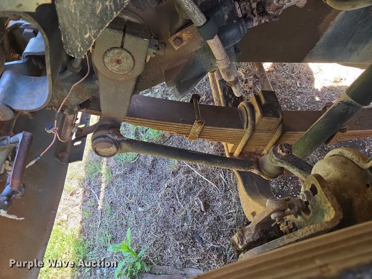 image for item ET5166 1987 Ford LT9000 winch truck