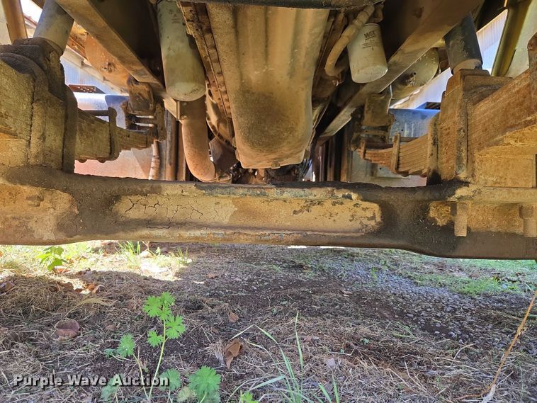 image for item ET5166 1987 Ford LT9000 winch truck