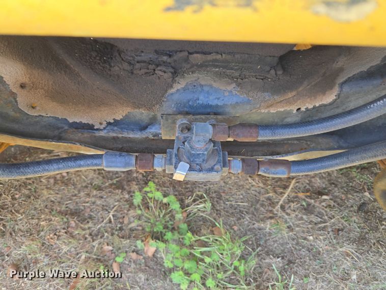 image for item ET5166 1987 Ford LT9000 winch truck