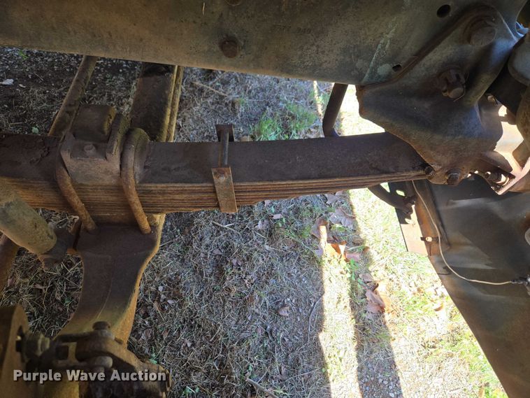 image for item ET5166 1987 Ford LT9000 winch truck