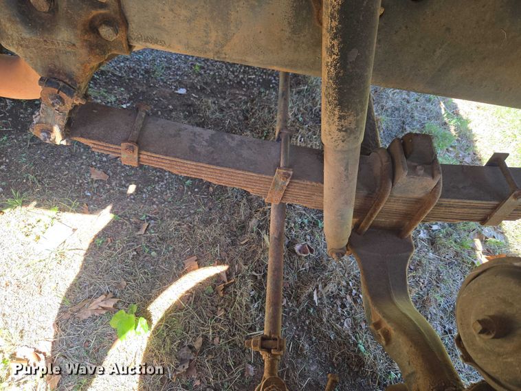 image for item ET5166 1987 Ford LT9000 winch truck