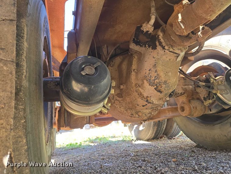image for item ET5166 1987 Ford LT9000 winch truck
