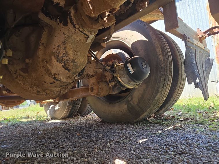 image for item ET5166 1987 Ford LT9000 winch truck