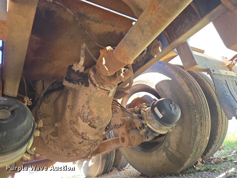 image for item ET5166 1987 Ford LT9000 winch truck