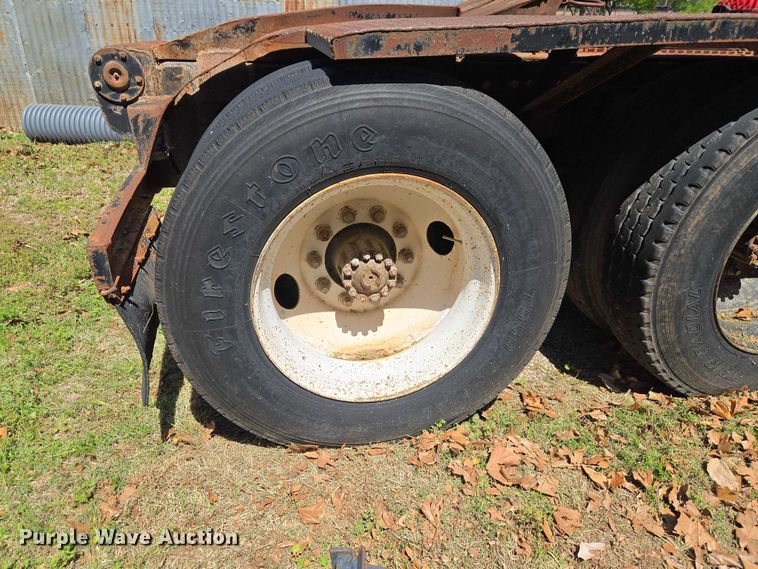 image for item ET5166 1987 Ford LT9000 winch truck