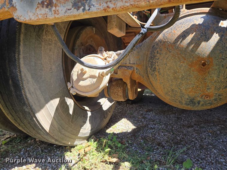 image for item ET5166 1987 Ford LT9000 winch truck