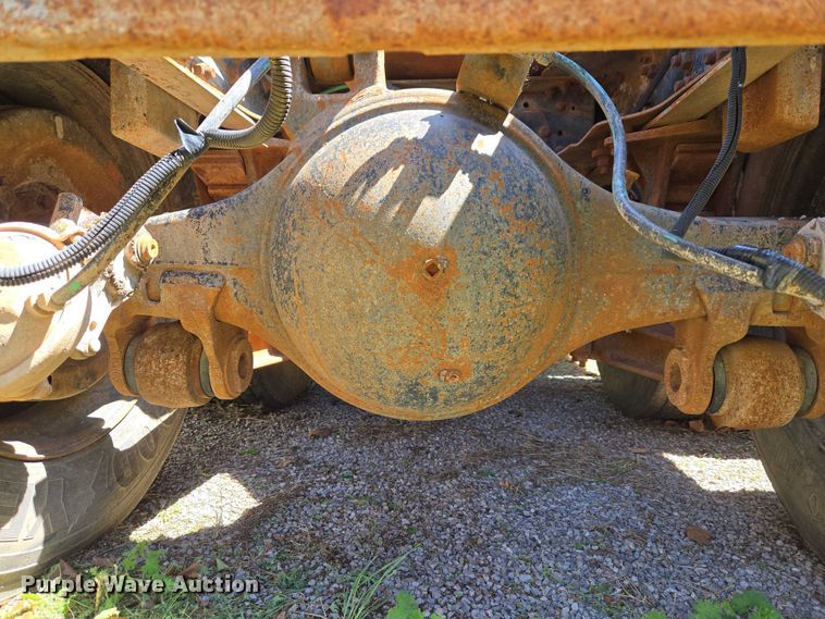 image for item ET5166 1987 Ford LT9000 winch truck