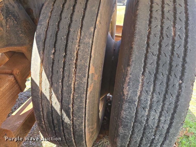 image for item ET5166 1987 Ford LT9000 winch truck