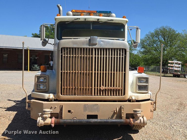 image for item ET5167 1992 International 9300 water truck