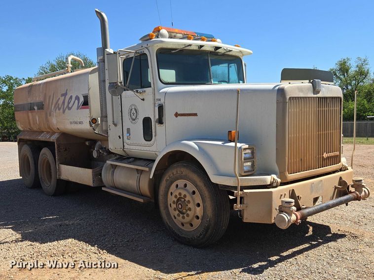 image for item ET5167 1992 International 9300 water truck