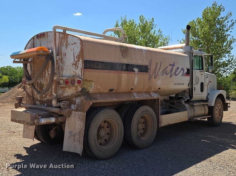 image for item ET5167 1992 International 9300 water truck