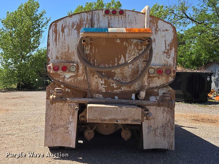 image for item ET5167 1992 International 9300 water truck