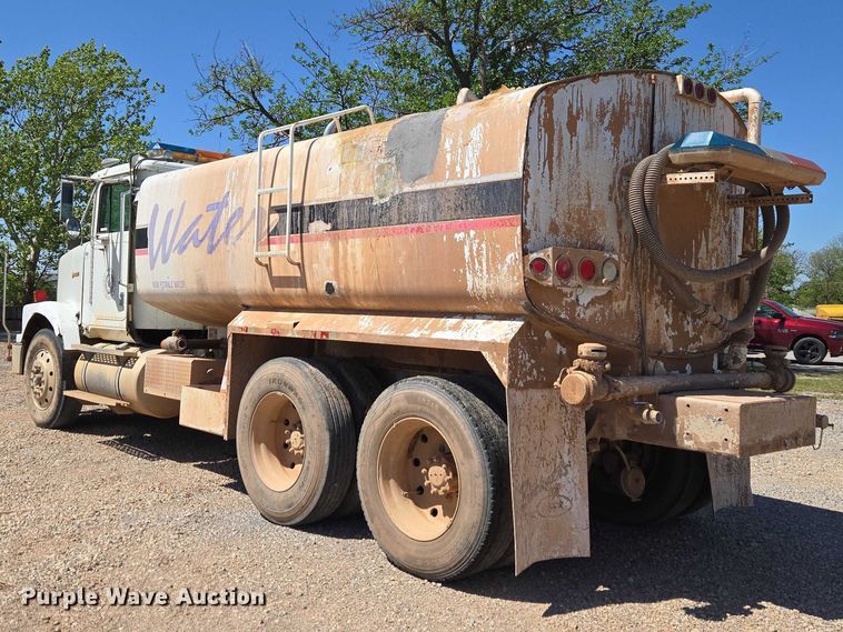 image for item ET5167 1992 International 9300 water truck