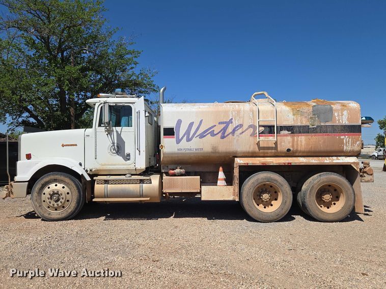 image for item ET5167 1992 International 9300 water truck