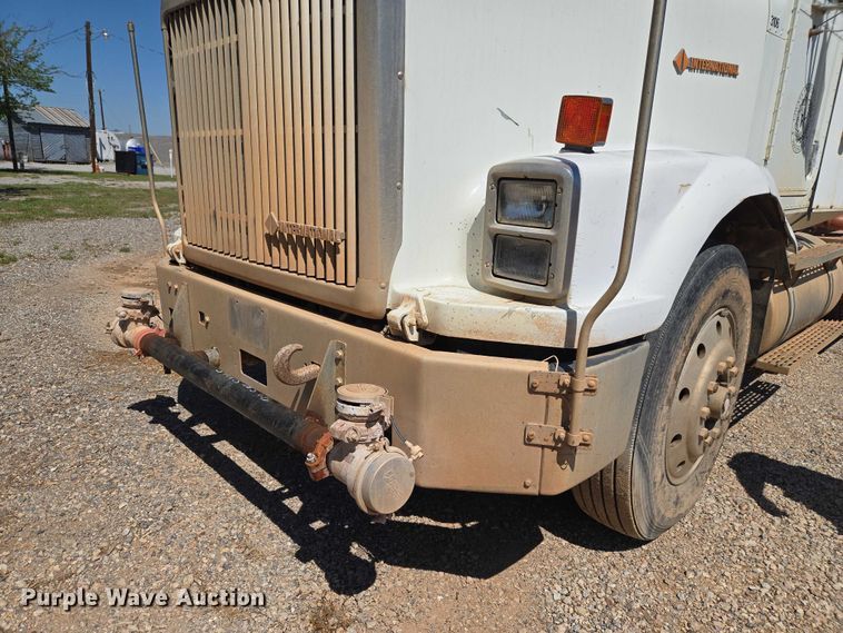 image for item ET5167 1992 International 9300 water truck