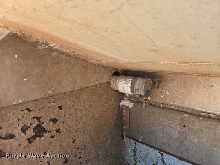 image for item ET5167 1992 International 9300 water truck