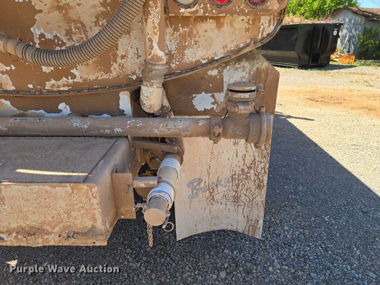 image for item ET5167 1992 International 9300 water truck