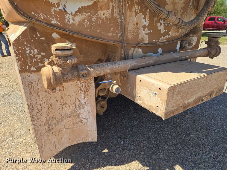 image for item ET5167 1992 International 9300 water truck