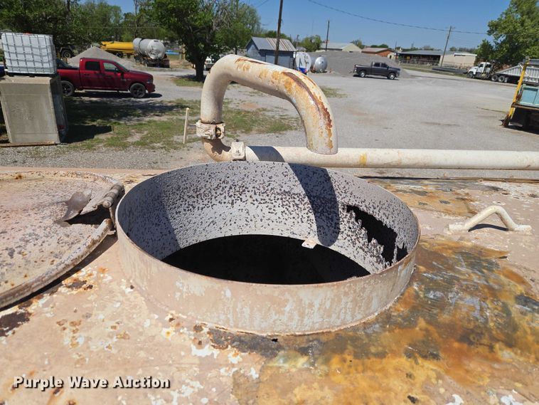 image for item ET5167 1992 International 9300 water truck