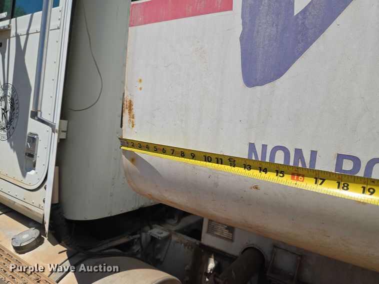 image for item ET5167 1992 International 9300 water truck