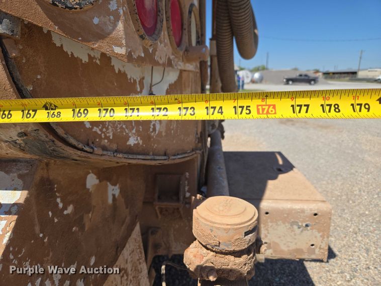image for item ET5167 1992 International 9300 water truck