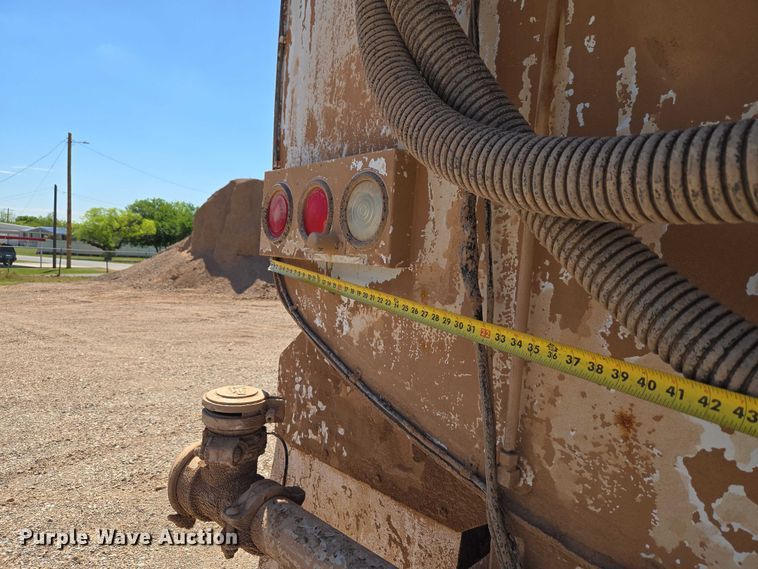 image for item ET5167 1992 International 9300 water truck