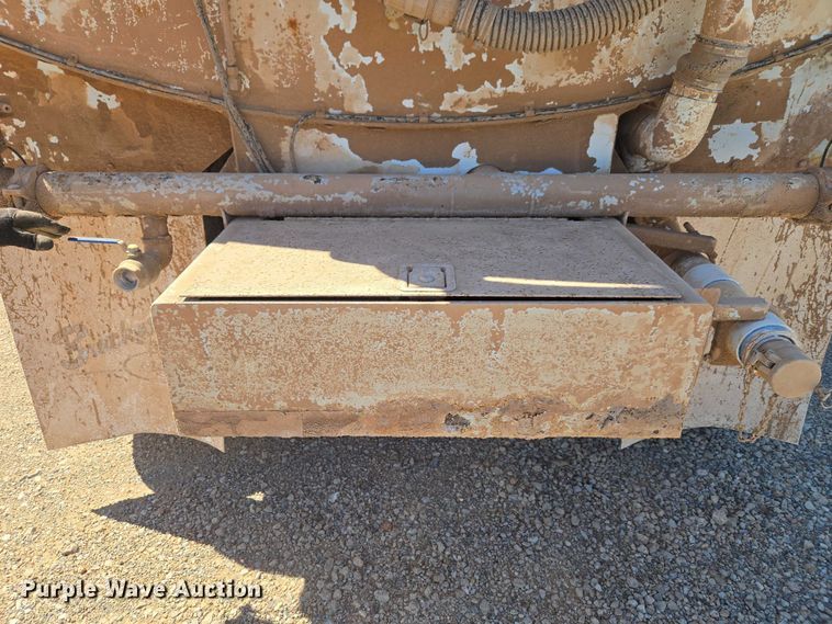 image for item ET5167 1992 International 9300 water truck