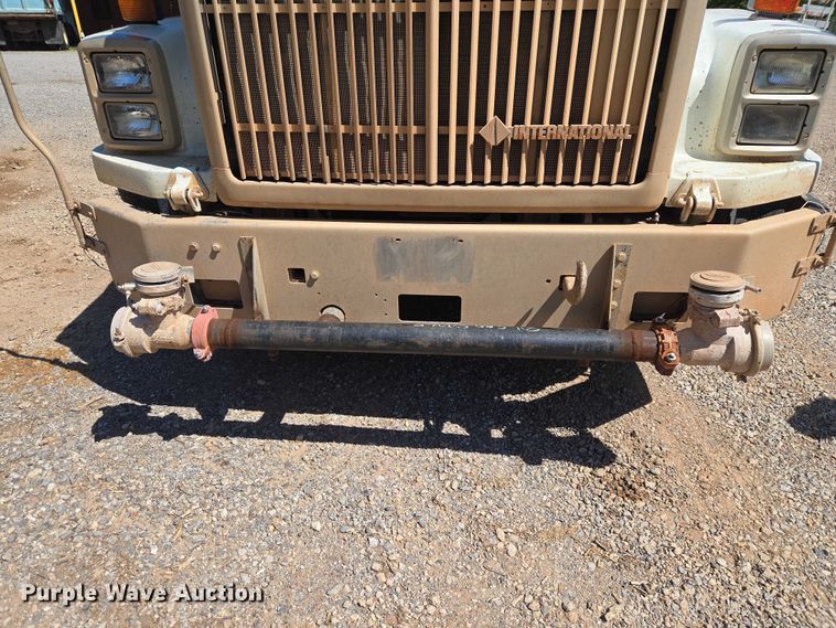 image for item ET5167 1992 International 9300 water truck